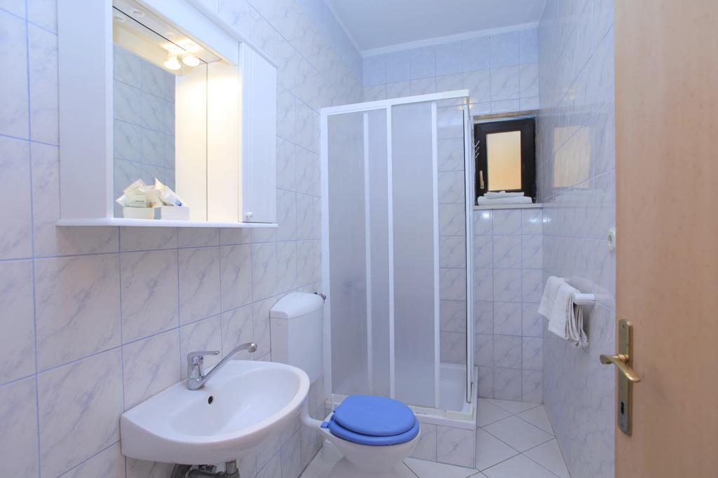 Antonia Apartments Zavalatica Extérieur photo