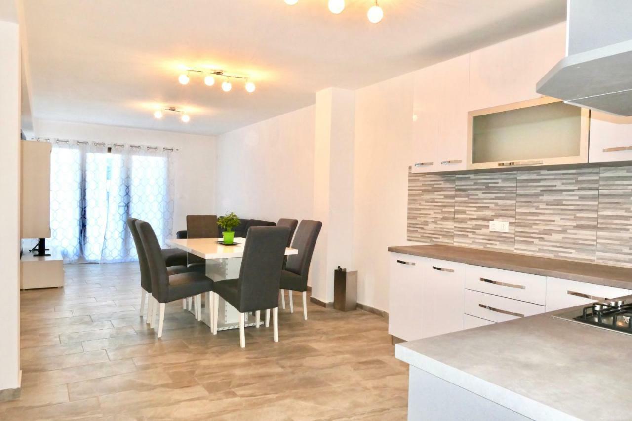 Antonia Apartments Zavalatica Extérieur photo